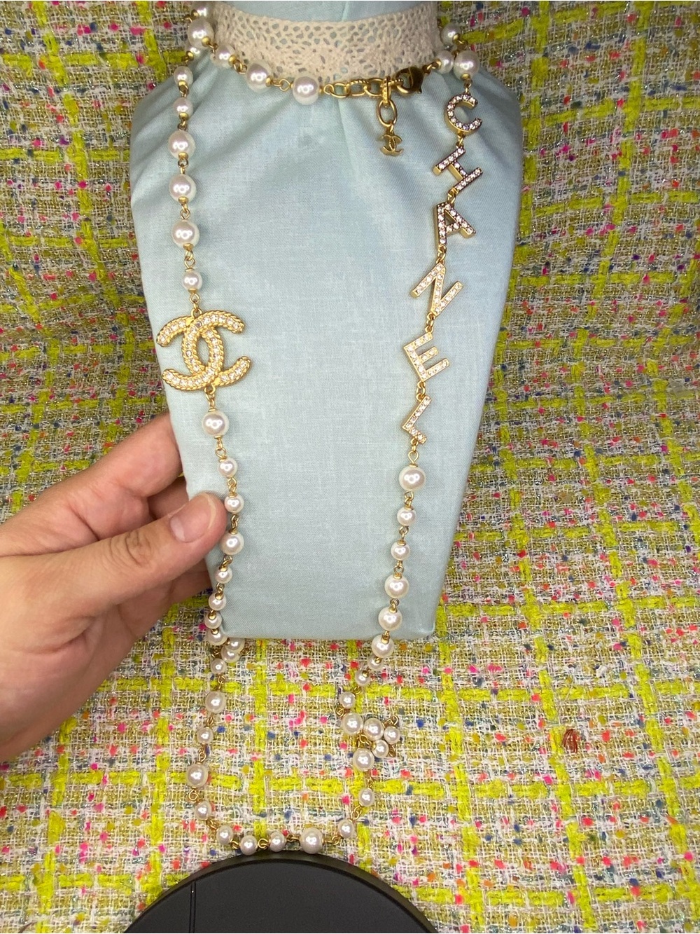 AA great Pearl and Gold Logo Station Necklace - Classic Designer Style